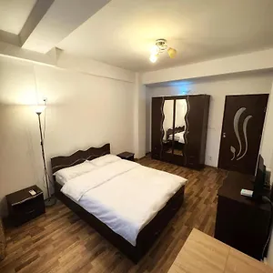 Warm Place In Old Town Апартаменты Бухарест